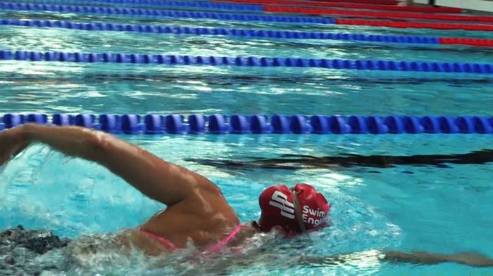 Tips for improving physical fitness through swimming